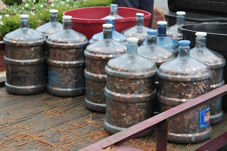 After 45 Years, He Rolled 15 Huge Jugs Into the Bank and Told the Teller to Deposit Every Last One