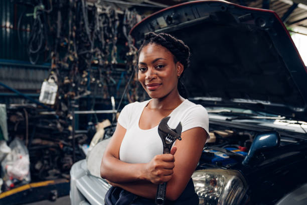 He Thought She Was Just a Mechanic—Then Her Ring Shattered His Family’s Past
